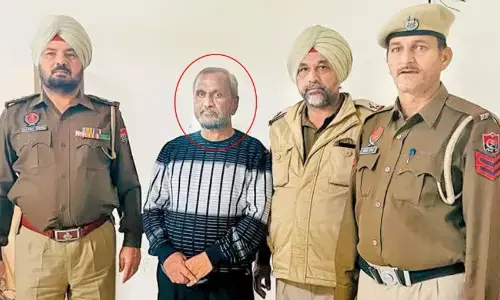 पंजाब पुलिस ने मुंबई के भगोड़े जालसाज के पिता को गुजरात में पकड़ा पंजाब पुलिस ने मुंबई के भगोड़े जालसाज के पिता को गुजरात में पकड़ा