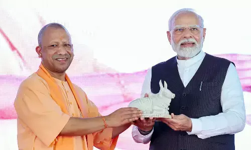 योगी आदित्यनाथ पहुंचे पीएम आवास, राम मंदिर निर्माण और जारी परियोजनाओं की पीएम मोदी को देंगे जानकारी योगी आदित्यनाथ पहुंचे पीएम आवास, राम मंदिर निर्माण और जारी परियोजनाओं की पीएम मोदी को देंगे जानकारी