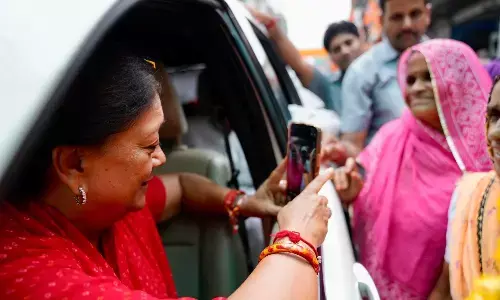 वसुंधरा ने राजस्थान, मध्य प्रदेश और छत्तीसगढ़ में भाजपा की जीत का श्रेय पीएम मोदी को दिया वसुंधरा ने राजस्थान, मध्य प्रदेश और छत्तीसगढ़ में भाजपा की जीत का श्रेय पीएम मोदी को दिया