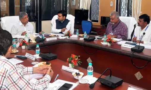 मराठी भाषा विद्यापीठ के लिए भूमि अधिग्रहण के काम में तेजी लाएं