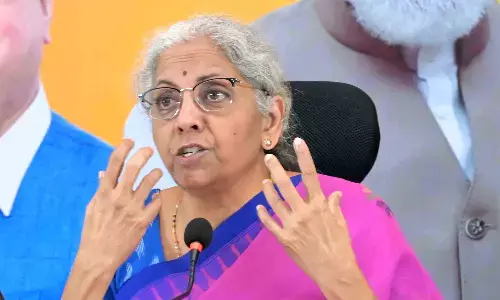 निर्मला की भारतीय उद्योग जगत से अपील, विनिर्माण क्षेत्र को बड़े पैमाने पर दें बढ़ावा