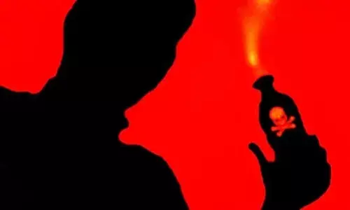 शख्स ने 17 साल की लड़की पर तेजाब से किया हमला, खुद भी पीकर दम तोड़ दिया