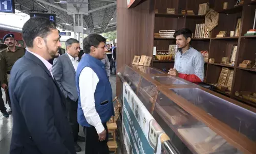 महाप्रबंधक ने यात्री सुविधाओं की नब्ज टटोली