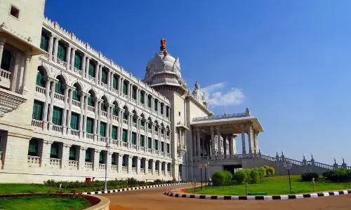 वीर सावरकर फोटो विवाद पर कर्नाटक स्पीकर खादर ने कहा, मंत्रियों, विधायकों को अपने काम पर ध्यान देना चाहिए