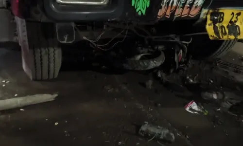 बिहार में बेकाबू ट्रक ने बाइक को मारी टक्कर, 3 की मौत