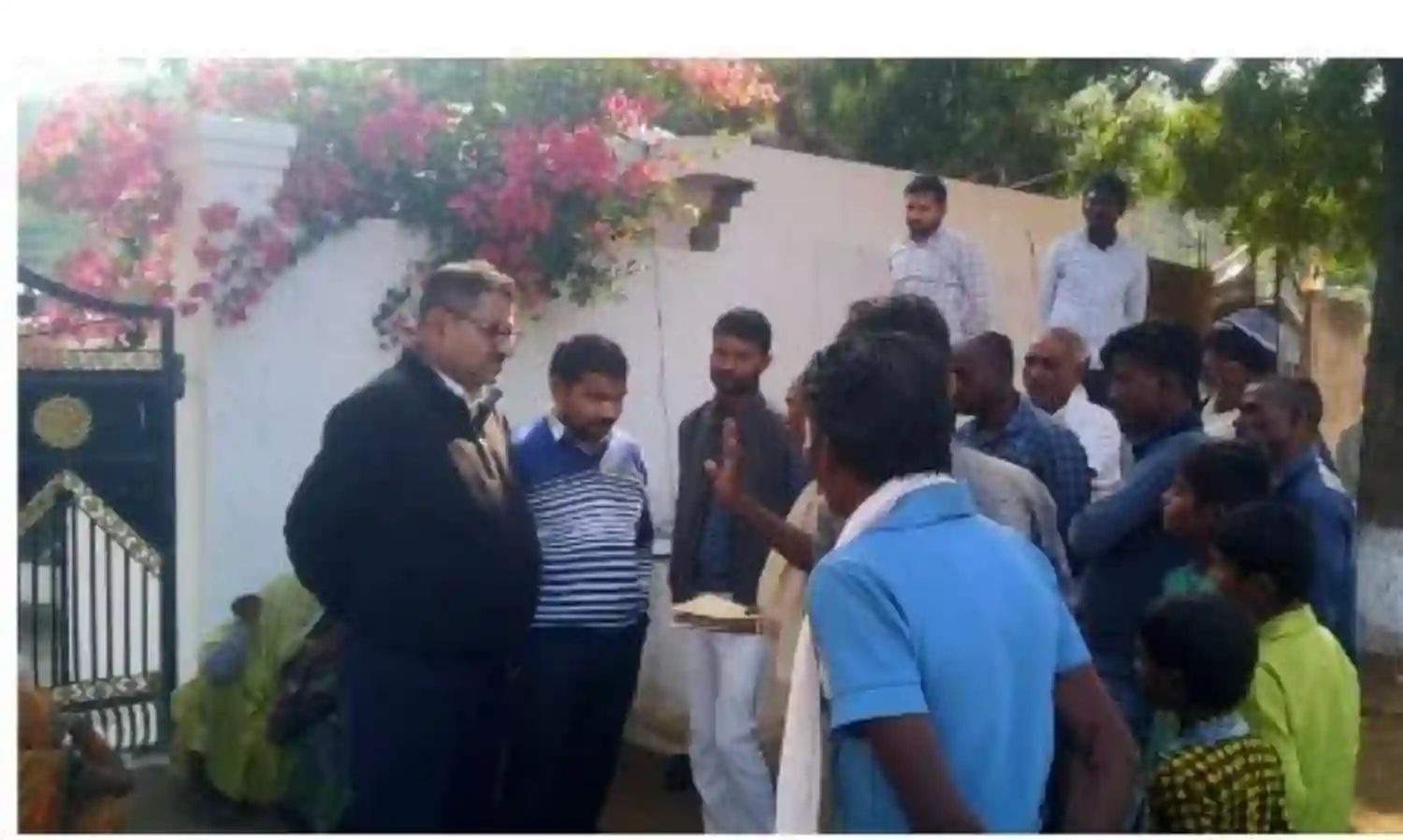 कनिष्ठ आपूर्ति अधिकारी ने राशन की दुकानों का किया निरीक्षण