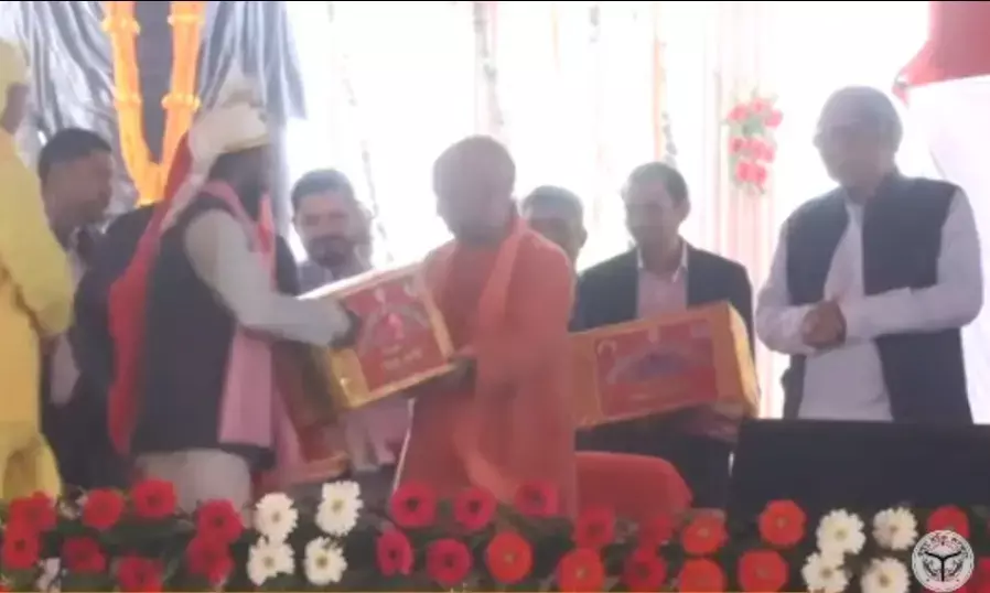 संवेदनशील सरकार में होती है गरीब-कमजोर की सुनवाई : मुख्यमंत्री योगी