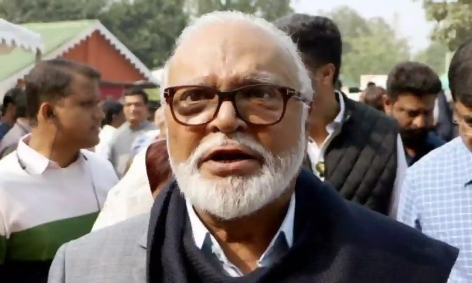 भुजबल ने उठाया सवाल - मनोज जारांगे के लिए कोई कानून नहीं है क्या