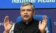 रोजगार के मुद्दे पर अनुपम ने रेलमंत्री को दी खुली बहस की चुनौती रोजगार के मुद्दे पर अनुपम ने रेलमंत्री को दी खुली बहस की चुनौती