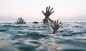 देवगढ़ के बीच पर समुद्र में डूब गए पुणे के 6 छात्र, 4 के शव बरामद देवगढ़ के बीच पर समुद्र में डूब गए पुणे के 6 छात्र, 4 के शव बरामद