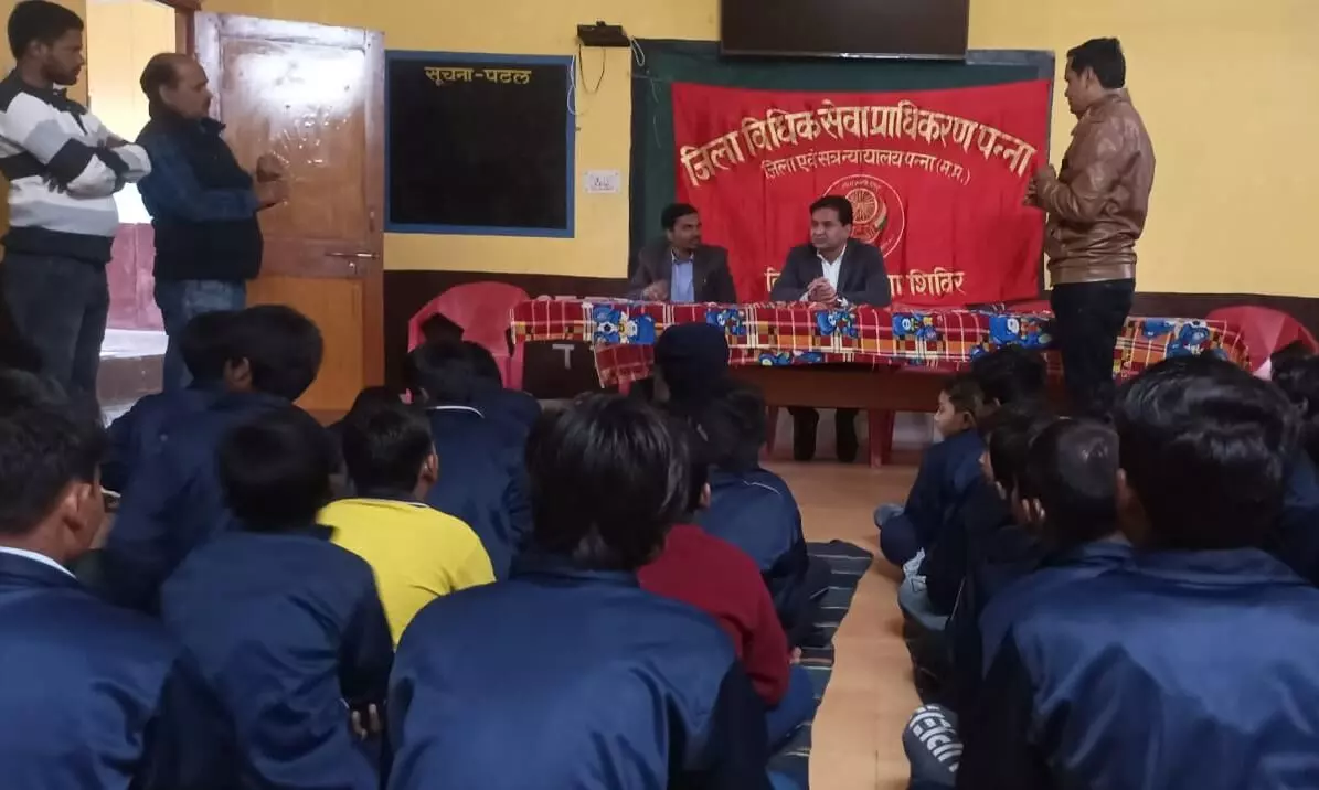 दिव्यांग छात्रावास में विधिक साक्षरता शिविर आयोजित दिव्यांग छात्रावास में विधिक साक्षरता शिविर आयोजित