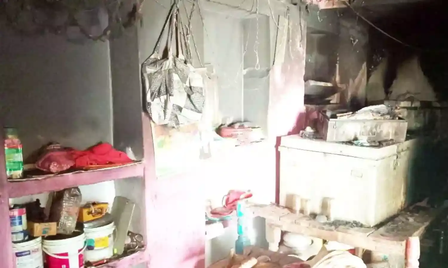 पूर्व सरंपच के घर में लगी आग, लाखों का सामान खाक
