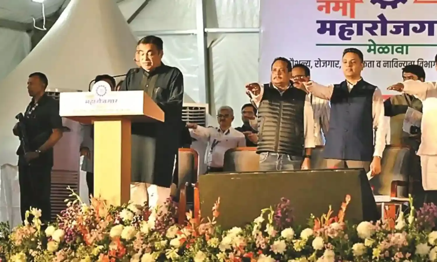 गडकरी ने युवकों को दिलाई विकसित भारत की प्रतिज्ञा