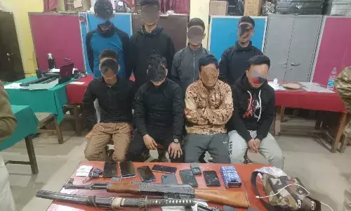 8 उग्रवादी हथियारों के साथ गिरफ्तार, छात्र को उनके चंगुल से छुड़ाया गया 8 उग्रवादी हथियारों के साथ गिरफ्तार, छात्र को उनके चंगुल से छुड़ाया गया