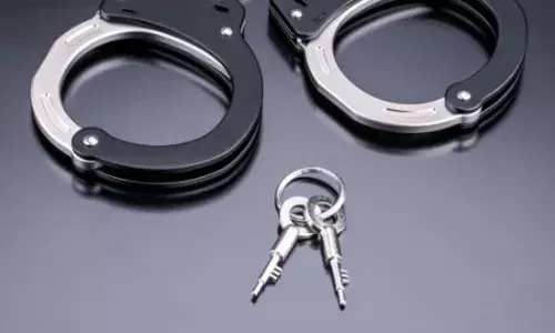 6 साल की बच्ची से बलात्कार के आरोप में युवक गिरफ्तार 6 साल की बच्ची से बलात्कार के आरोप में युवक गिरफ्तार