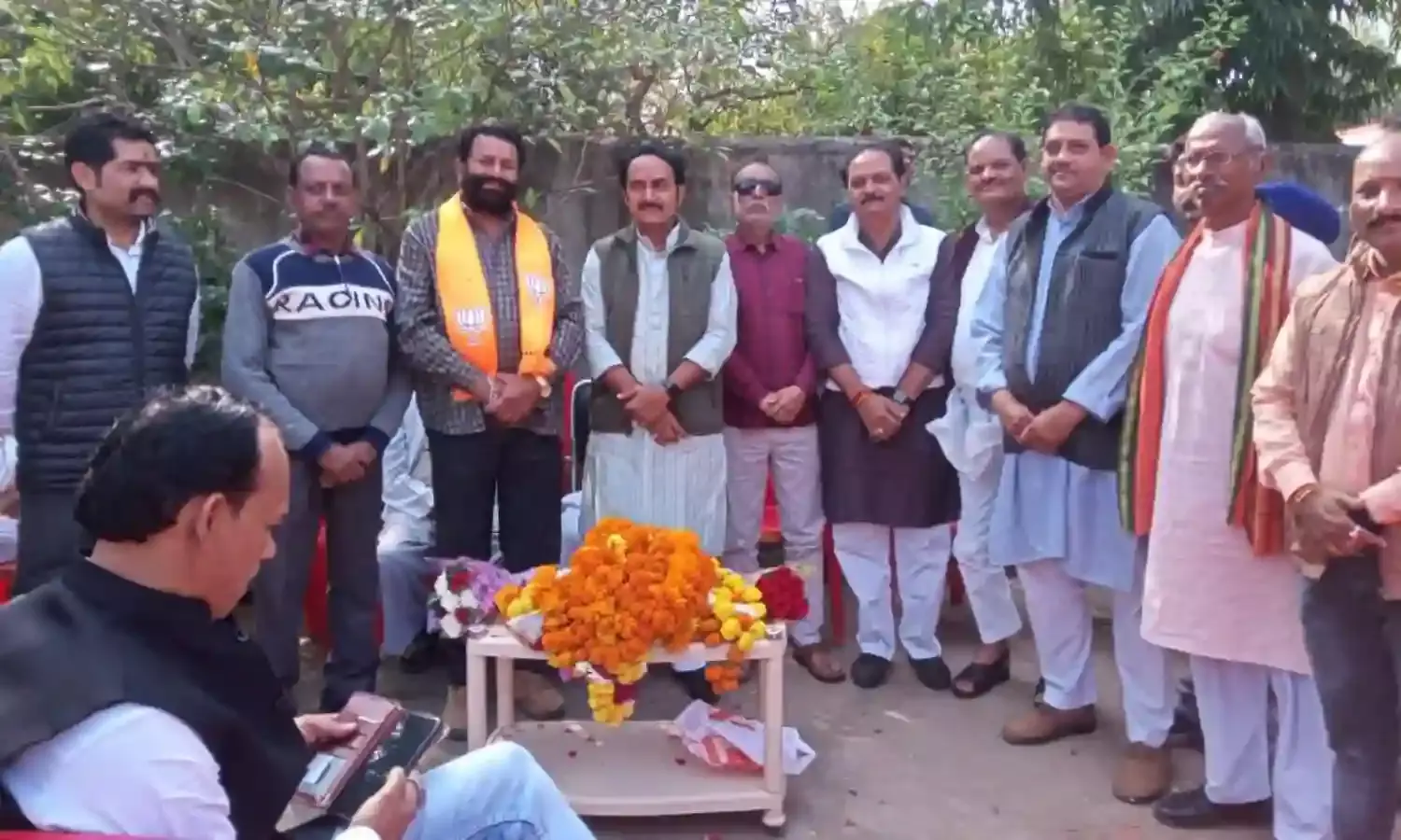 नवनिर्वाचित विधायक बृजेन्द्र प्रताप सिंह का स्वागत करने पहुंचे क्षेत्रवासी