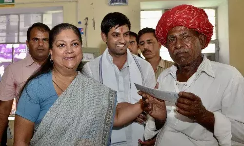 विधायक दल की बैठक से पहले सीएम पर सस्पेंस जारी, कई विधायक वसुंधरा से मिले