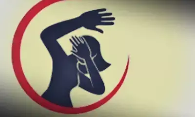 ओडिशा- पत्नी के कटे सिर के साथ व्यक्ति ने पुलिस के सामने किया समर्पण ओडिशा- पत्नी के कटे सिर के साथ व्यक्ति ने पुलिस के सामने किया समर्पण