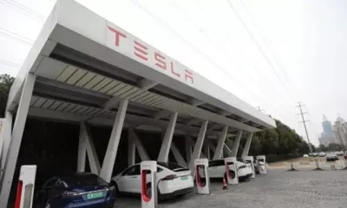 दुर्घटनाग्रस्त की स्थिति में ऑटोमैटिक 911 पर कॉल करेंगी टेस्ला कारें दुर्घटनाग्रस्त की स्थिति में ऑटोमैटिक 911 पर कॉल करेंगी टेस्ला कारें