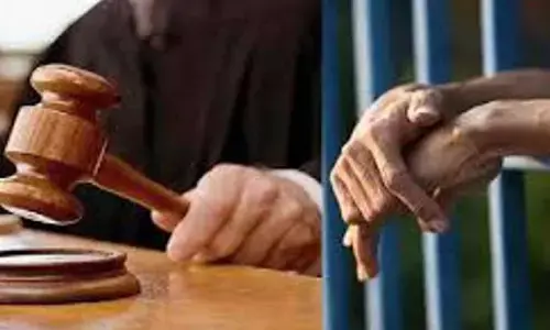 पत्नी और बेटी पर एसिड अटैक के आरोपी को 20 साल की सजा, तीन लाख जुर्माना पत्नी और बेटी पर एसिड अटैक के आरोपी को 20 साल की सजा, तीन लाख जुर्माना