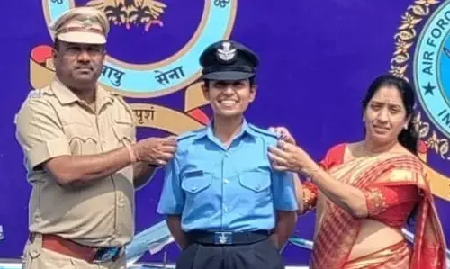 देश की सेवा के लिए छोड़ा लाखों का पैकेज
