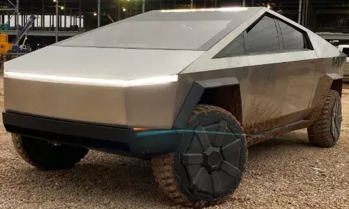 टेस्ला ने फिर दी मालिकों को धमकी, एक साल के अंदर साइबरट्रक बेचने पर करना होगा 50,000 डॉलर का भुगतान टेस्ला ने फिर दी मालिकों को धमकी, एक साल के अंदर साइबरट्रक बेचने पर करना होगा 50,000 डॉलर का भुगतान