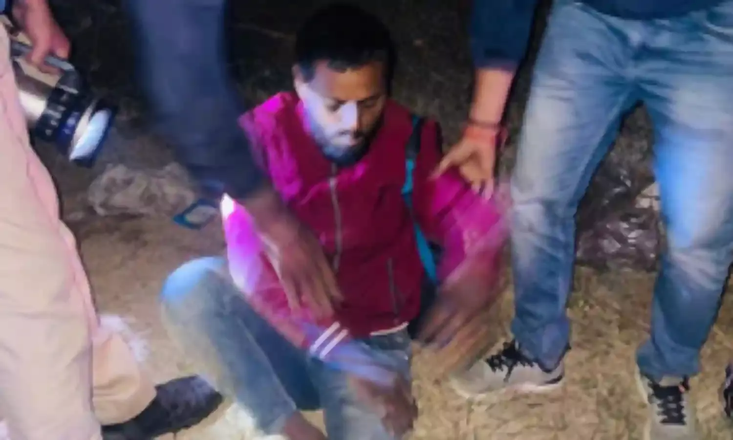 थाना नॉलेज पार्क पुलिस व मोबाइल फोन चोरी/लूटने वाले अभियुक्त के बीच हुई मुठभेड़, 10 मोबाइल बरामद