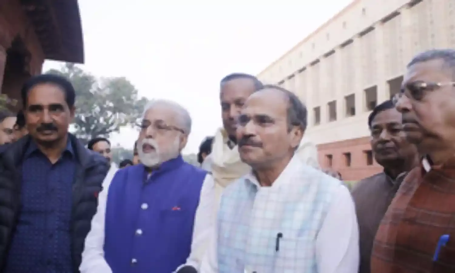 सुरक्षा में चूक पर लोकसभा में बयान देने से शाह के इनकार के बाद इंडिया की घटक पार्टियों ने किया वॉकआउट