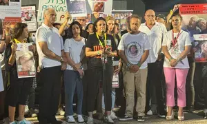 इजरायली बंधकों और लापता लोगों के परिवार फोरम ने आईडीएफ वारंट अधिकारी ज़िव दादो की हत्या पर शोक जताया इजरायली बंधकों और लापता लोगों के परिवार फोरम ने आईडीएफ वारंट अधिकारी ज़िव दादो की हत्या पर शोक जताया