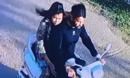 जयपुर में एयर होस्टेस का कोर्स कर रही महिला गिरफ्तार जयपुर में एयर होस्टेस का कोर्स कर रही महिला गिरफ्तार