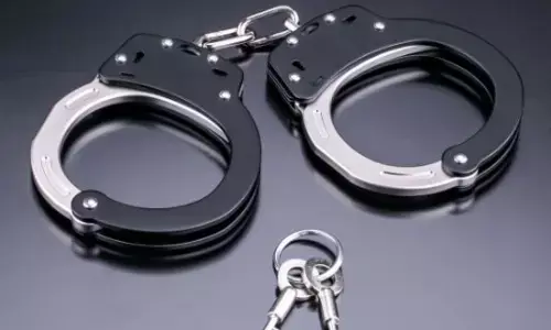 दिल्ली पुलिस ने धोखाधड़ी के 13 मामलों में शामिल शख्स को गिरफ्तार किया दिल्ली पुलिस ने धोखाधड़ी के 13 मामलों में शामिल शख्स को गिरफ्तार किया