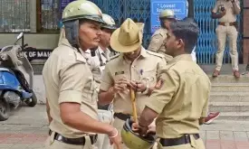 बेंगलुरु पुलिस ने राजभवन को बम की धमकी वाले कॉल को बताया फर्जी बेंगलुरु पुलिस ने राजभवन को बम की धमकी वाले कॉल को बताया फर्जी