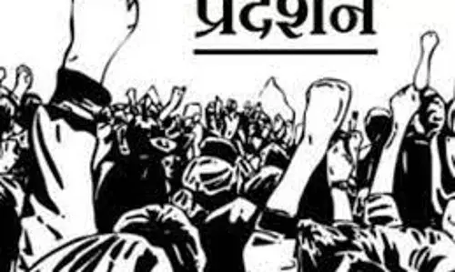 आंगनवाड़ी सेविकाओं का प्रांत कचहरी पर मोर्चा आंगनवाड़ी सेविकाओं का प्रांत कचहरी पर मोर्चा