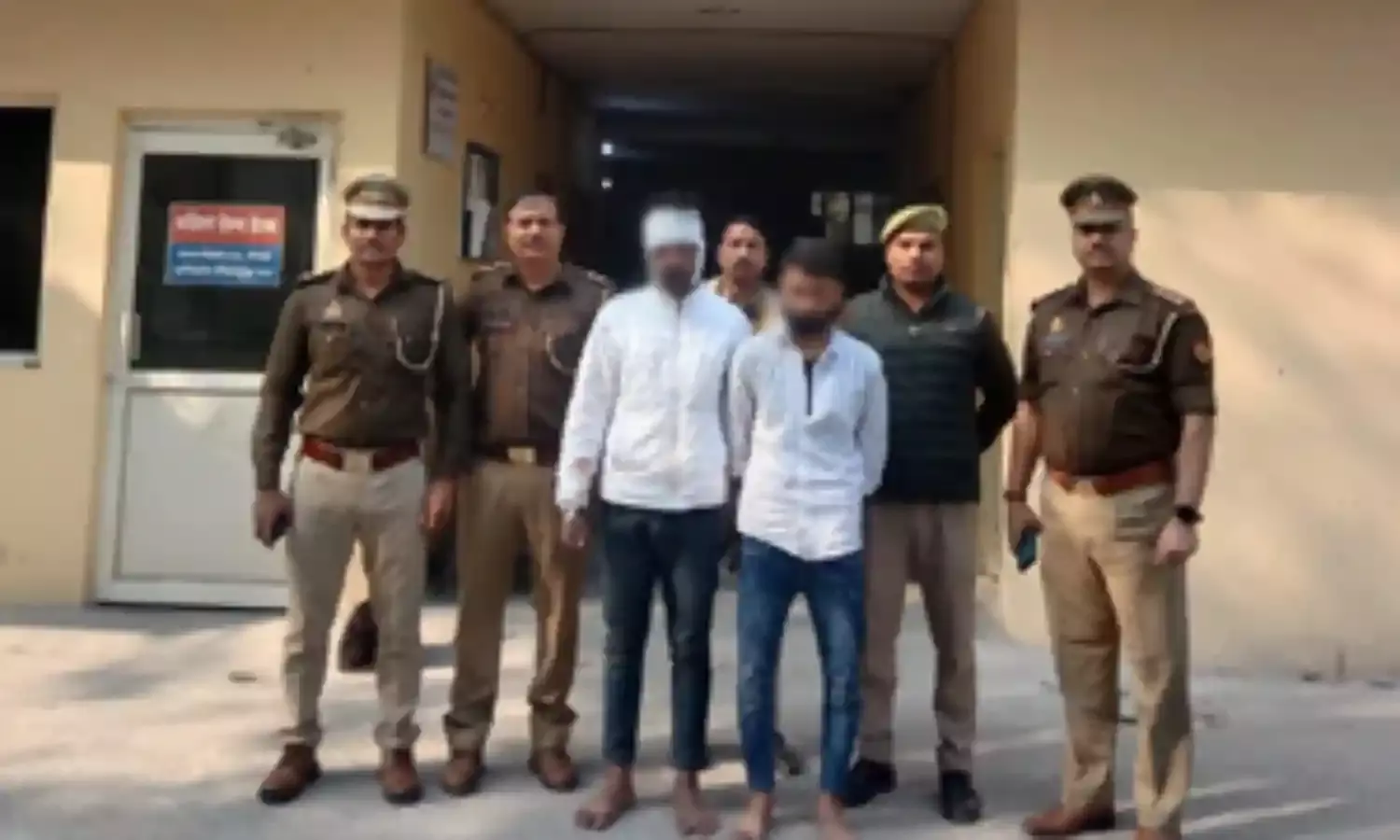पुलिस वाले का सिर फोड़ने वाला बवंडर दोस्त के साथ गिरफ्तार