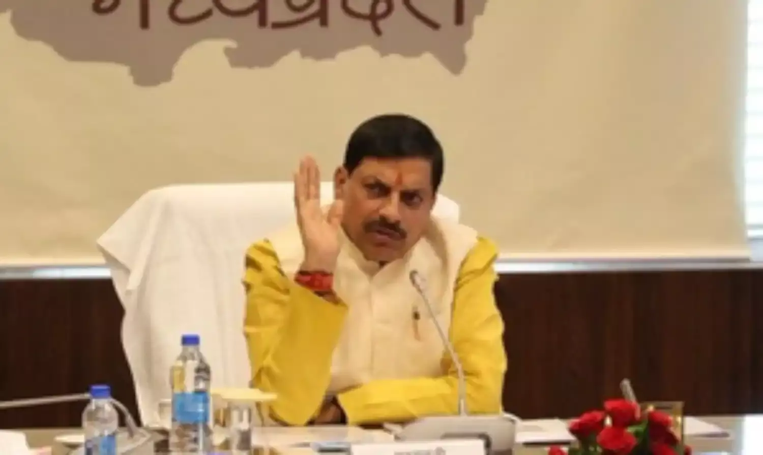 खुले में मांस विक्रय और तेज लाउडस्पीकर पर बैन के फैसले से सियासत गरमाई