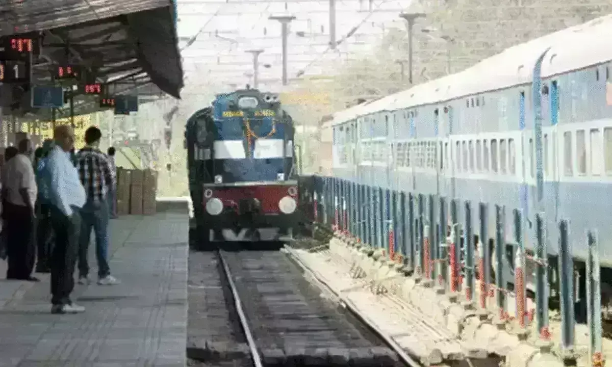 सोलापुर-पुणे इंटरसिटी एक्सप्रेस शुरु करने की मांग