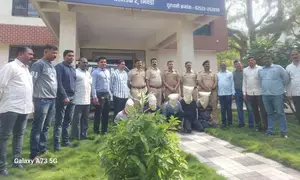 ठाणे पुलिस ने 5 लोगों को पकड़ा, नाबालिग लड़के की हत्या कर शव को दफना दिया था ठाणे पुलिस ने 5 लोगों को पकड़ा, नाबालिग लड़के की हत्या कर शव को दफना दिया था