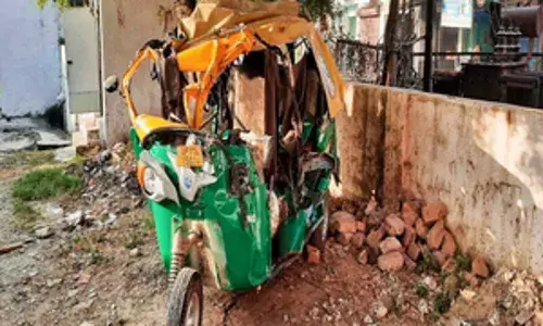 सहारनपुर में ऑटो और महिन्द्रा पिकअप वैन की टक्कर में 2 लोगों की मौत, 6 गंभीर सहारनपुर में ऑटो और महिन्द्रा पिकअप वैन की टक्कर में 2 लोगों की मौत, 6 गंभीर