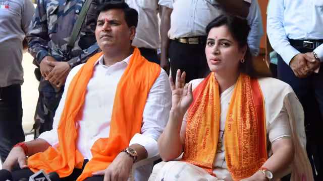 सांसद नवनीत राणा और उनके पति रवि राणा के मामले में सेशन कोर्ट में फैसला सुरक्षित सांसद नवनीत राणा और उनके पति रवि राणा के मामले में सेशन कोर्ट में फैसला सुरक्षित