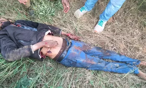 धारदार हथियार से गला रेतकर युवक की हत्या