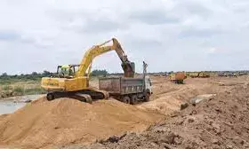 रेत के साथ मिट्टी से भरे हायवा पकड़ाए