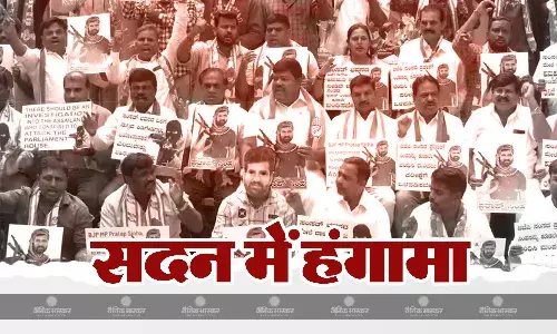 संसद सुरक्षा में चूक मामले को लेकर विपक्ष का हंगामा जारी, लोकसभा और राज्यसभा की कार्यवाही 2 दिन के लिए स्थगित
