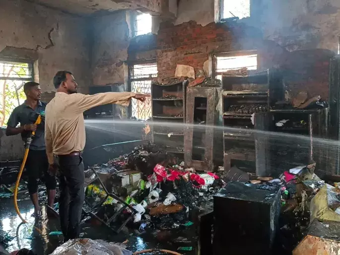 भामरागढ़ के ग्रामीण अस्पताल में शॉर्ट सर्किट से लगी आग