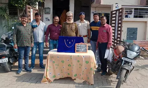 नाबालिग ने खोला चोरी का राज, दो आरोपी गिरफ्तार नाबालिग ने खोला चोरी का राज, दो आरोपी गिरफ्तार