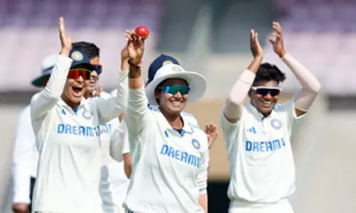 दीप्ति के पहले पंजे ने इंग्लैंड को 136 रन पर समेटा दीप्ति के पहले पंजे ने इंग्लैंड को 136 रन पर समेटा