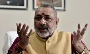 नीतीश की रैली रद्द होने पर चढ़ा सियासी पारा, गिरिराज ने कहा, रोने का मन हुआ तो आंख में गड़ा खुट्टी