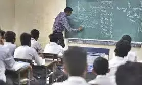 शिक्षा विभाग ने पूछा कितने गुरुजी ने लगाई कक्षा में अपनी तस्वीर, नाराज शिक्षकों ने किया विरोध शिक्षा विभाग ने पूछा कितने गुरुजी ने लगाई कक्षा में अपनी तस्वीर, नाराज शिक्षकों ने किया विरोध