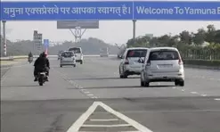 यमुना एक्सप्रेस-वे पर इस साल हादसे में 89 की मौत, 378 रोड एक्सीडेंट में 669 लोग हुए घायल यमुना एक्सप्रेस-वे पर इस साल हादसे में 89 की मौत, 378 रोड एक्सीडेंट में 669 लोग हुए घायल