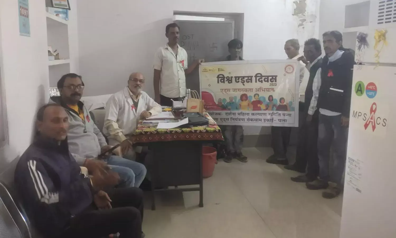 रेड रिबन लगाकर मनाया गया एड्स दिवस पखवाडा