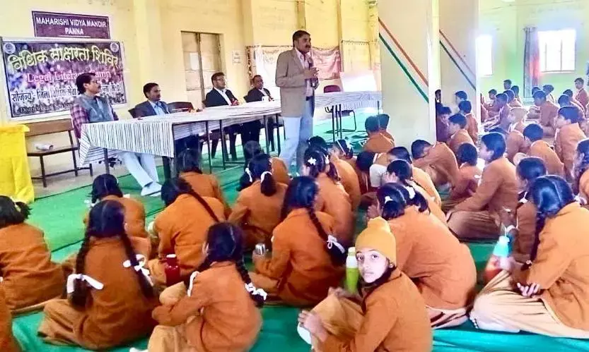 जागरूकता शिविर के माध्यम से दी जानकारी